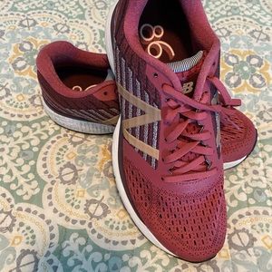 Women’s New Balance 860 v9